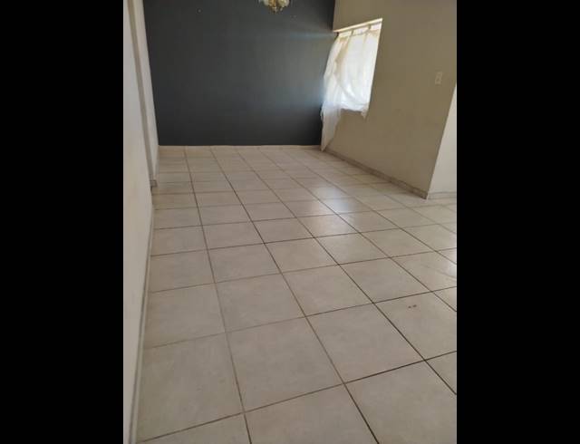 3 BEDROOM FREEHOLD FOR SALE IN LENNOXTON